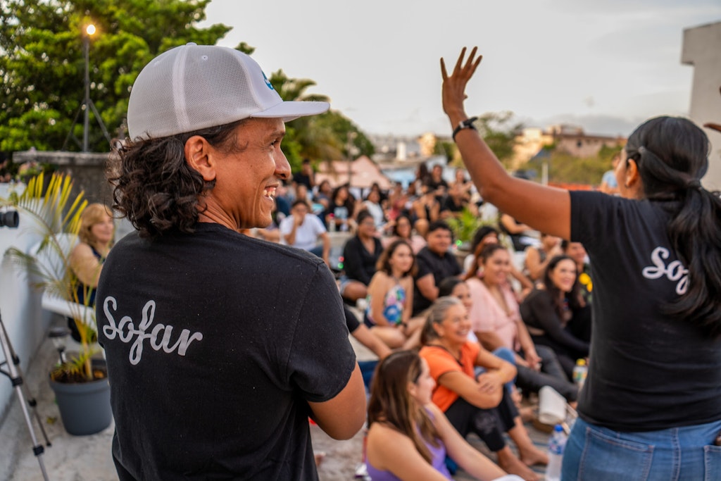 Diego at Sofar Cancún, photo by Mauricio Muñoz