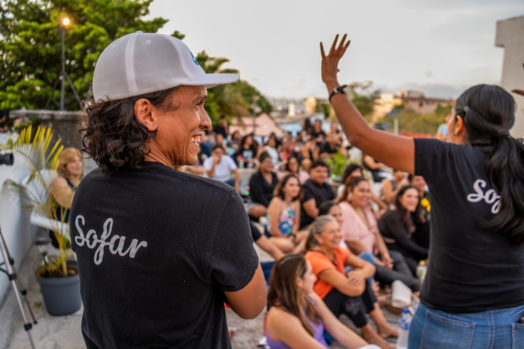 Diego at Sofar Cancún, photo by Mauricio Muñoz