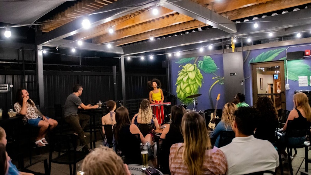 DZIRAE GOLD performs at Odell Brewing, photo credit: @uno.media.ent